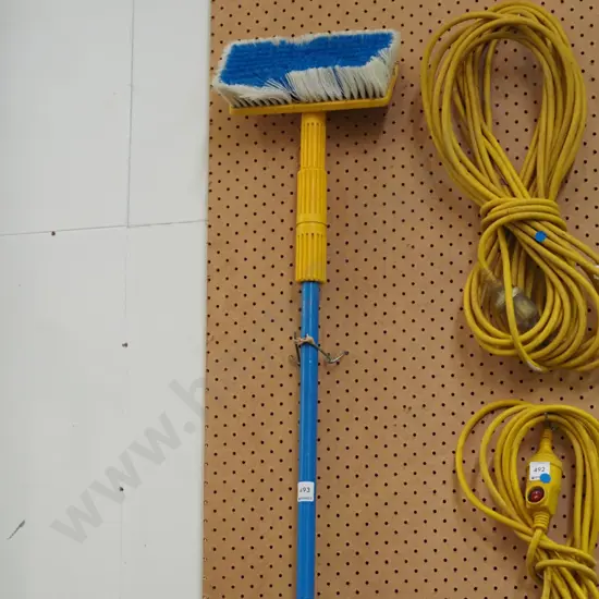 Raven telescopic window brush