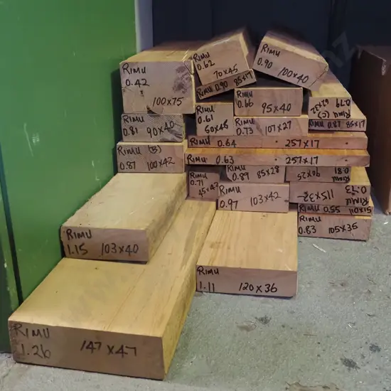 various lengths of dressed rimu