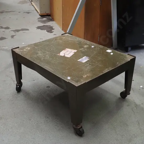 small metal stand on casters H-270