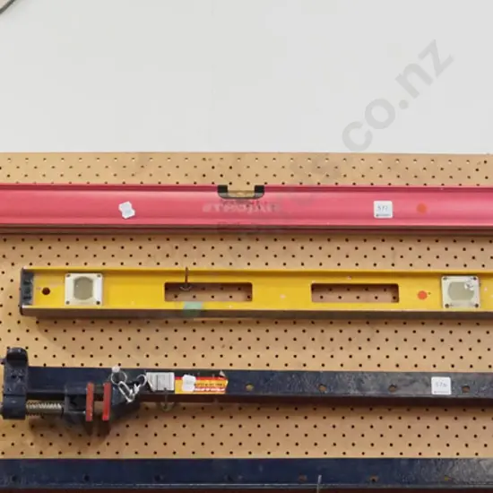 2x builder's levels - red dots