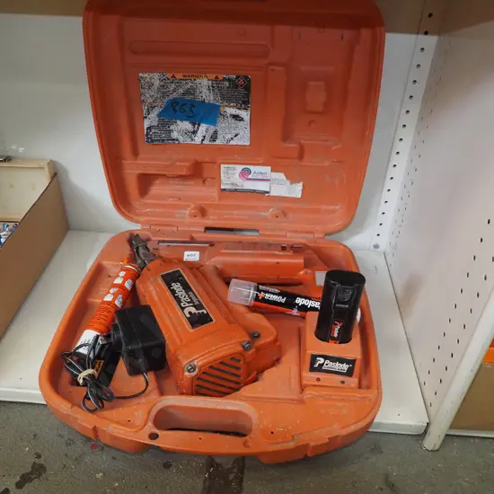 Paslode nail gun in carry case with battery and charger 