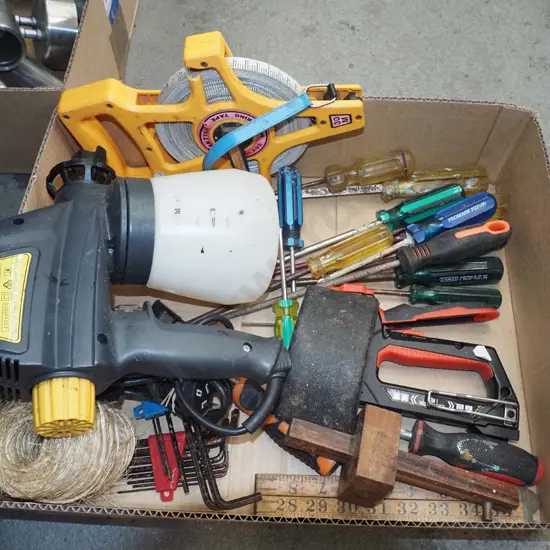 box; Wagner paint sprayer, 30m tape measure etc