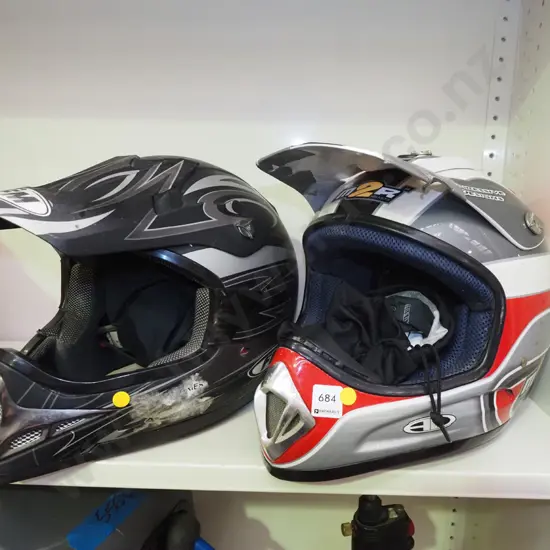 2x motorcycle helmets - yellow dots 