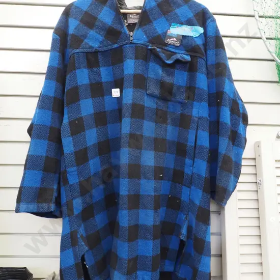 Egmont blue checked size XL bush shirt