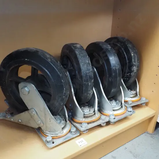 4x heavy duty casters - all lockable