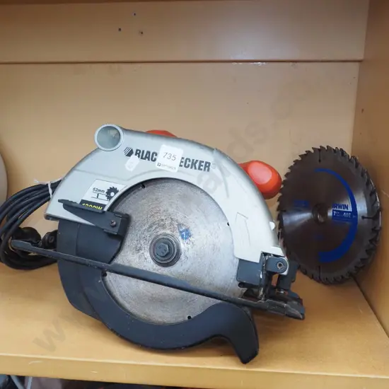 BD skilsaw with additional blades