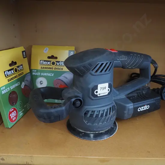 Ozito orbital sander with sanding discs