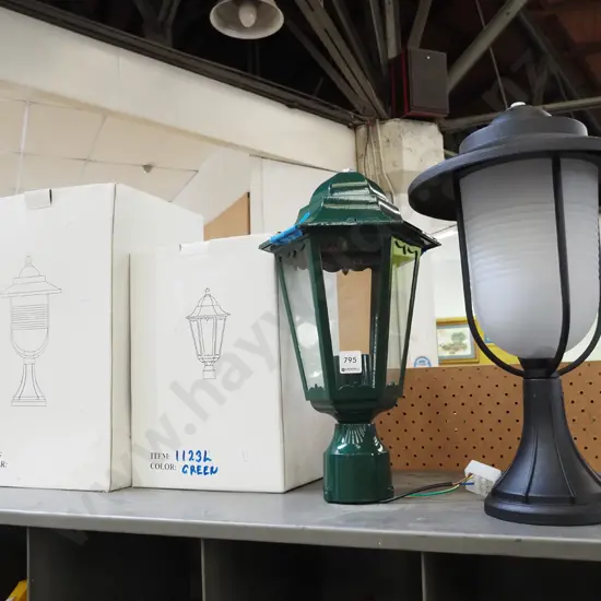 2x as-new outdoor light fittings Tallest H-400