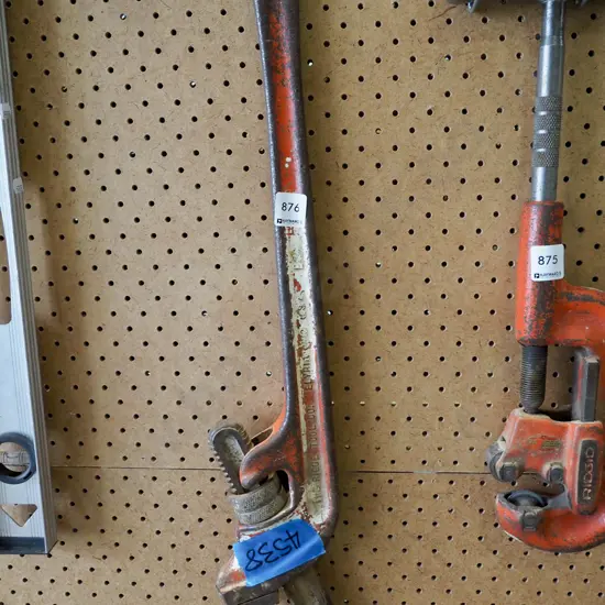 large plumber's stilsons