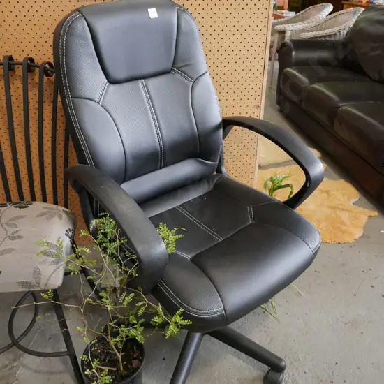 black vinyl office chair