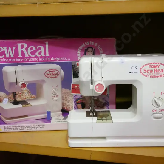 Tomi Sewreal child's sewing machine