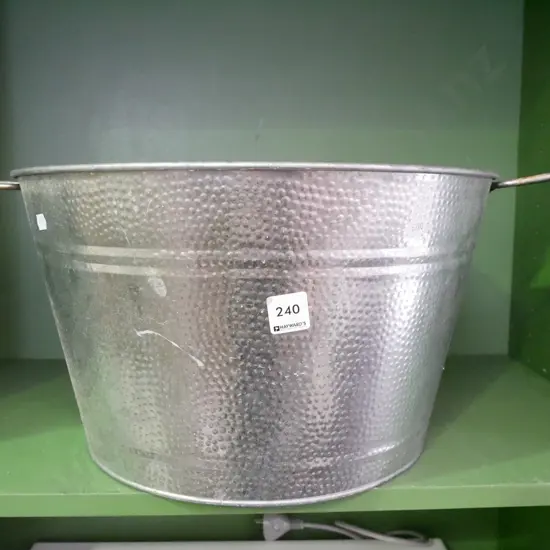 tin drinks bucket