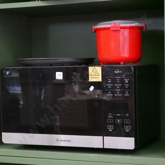 Ariston microwave with metal tray, Sistema storage container