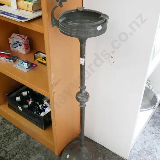 metal smoker's stand H-770