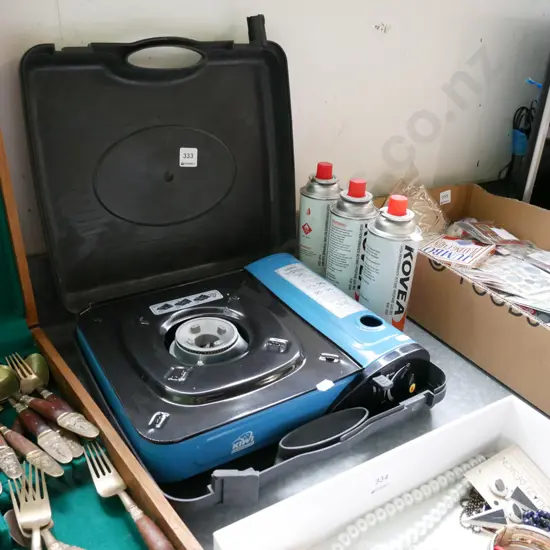 Kiwi camp stove and 3 gas bottles