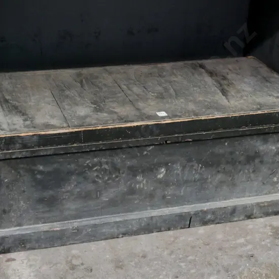 vintage wooden chest H-350 W-940 D-440