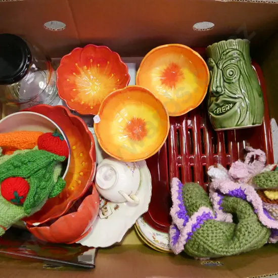 box; tea cosies, baking dishes, bowls etc