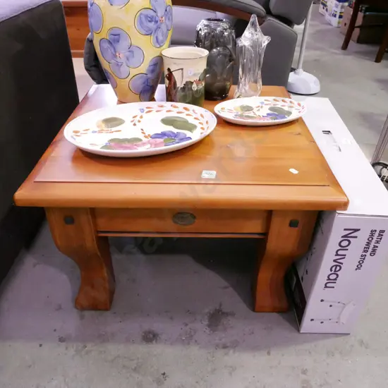 solid rimu end table H-390 W-600 D-600