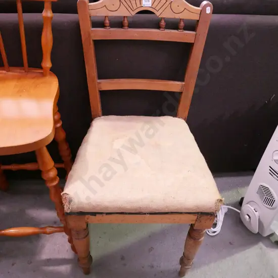 early colonial turned leg dining chair
