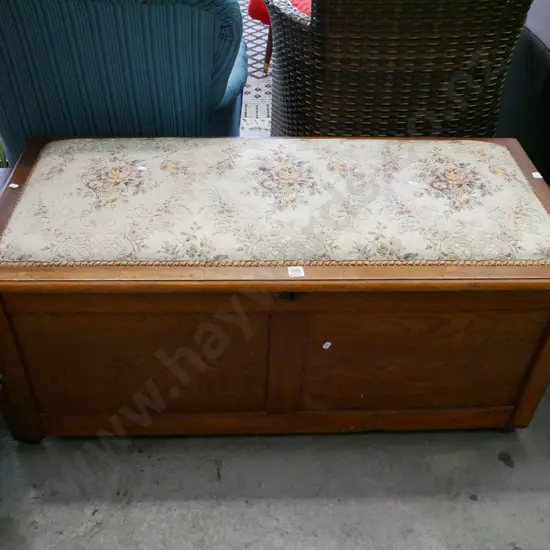 oak upholstered blanket box H-470 W-1080 D-500