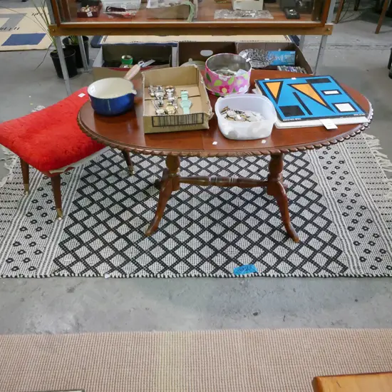 black and white woven floor mat L-1850 W-1260