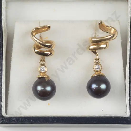 pair of 14k drop earrings