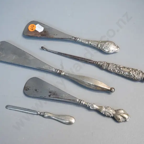 5 sterling silver mounted dressing table items - 3 shoe horns, button hook and nail implement - some dents and corrosion