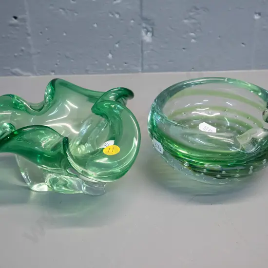 2 heavy art glass items - ashtray and frilled edge bowl H-90 D-160