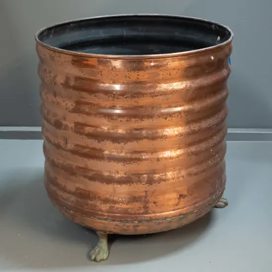 ribbed copper wood bin with 3 cast brass feet - verdigris and some dents, H-400 D-380