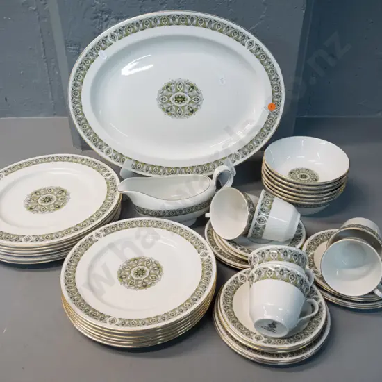 Royal Doulton "Celtic Jewel" pattern 6-place dinner set with oval platter and gravy boat