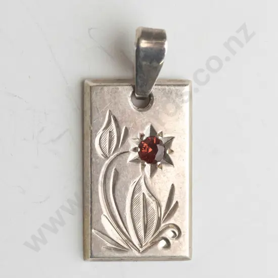silver ingot with garnet stamped 925 no chain