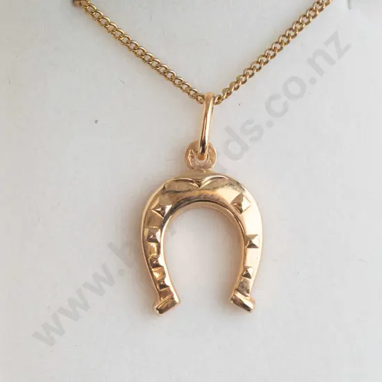 9ct horseshoe necklace stamped 375