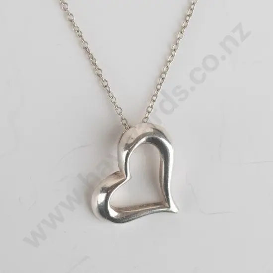 silver heart shaped necklace chain stamped 25