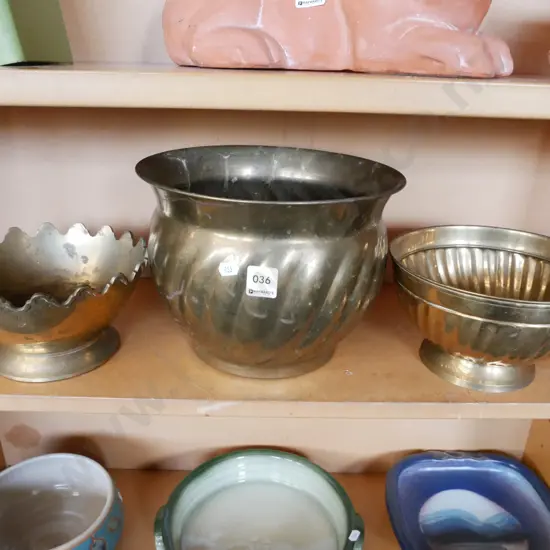 2x brass bowls, jardiniere