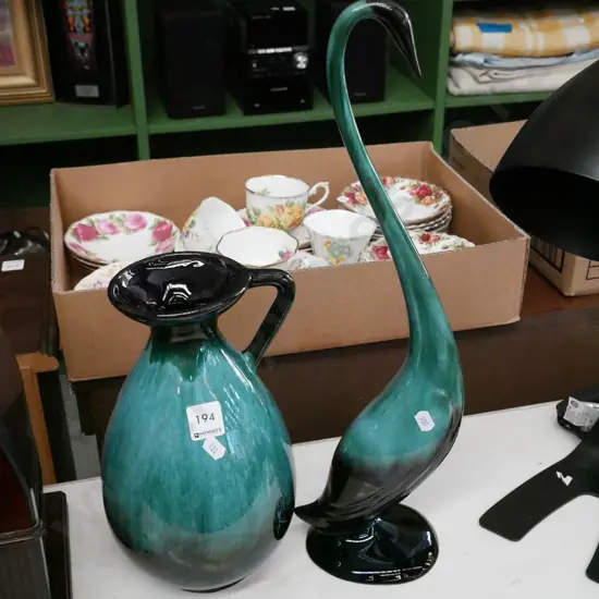 Blue Mountain bird figurine H-470, ewer vase