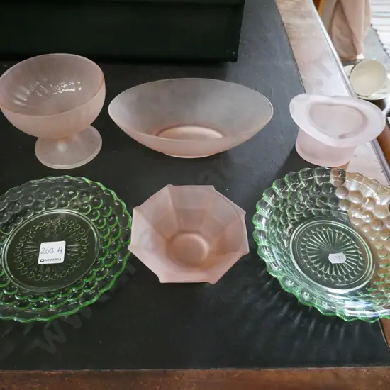 2x green and 4x frosted pink moulded glass items