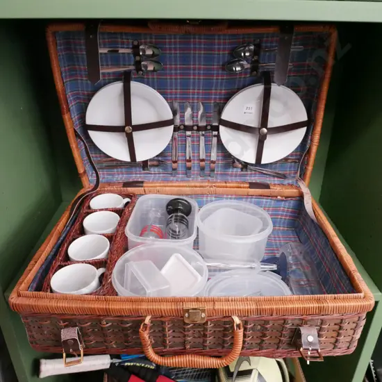 picnic hamper
