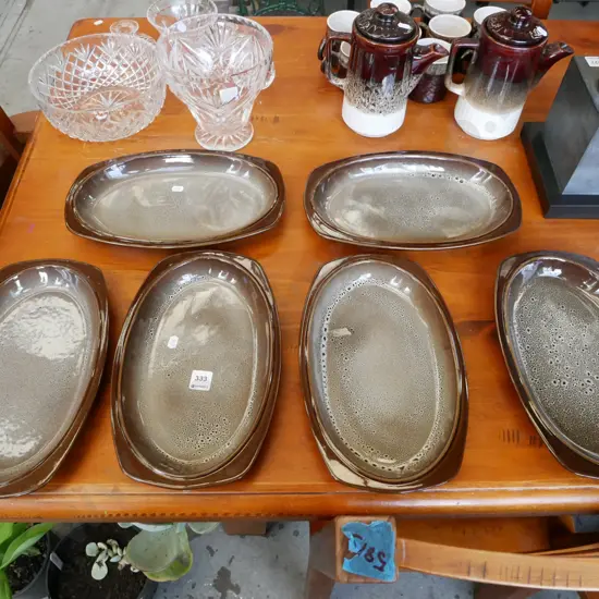 6x Temuka pottery steak plates