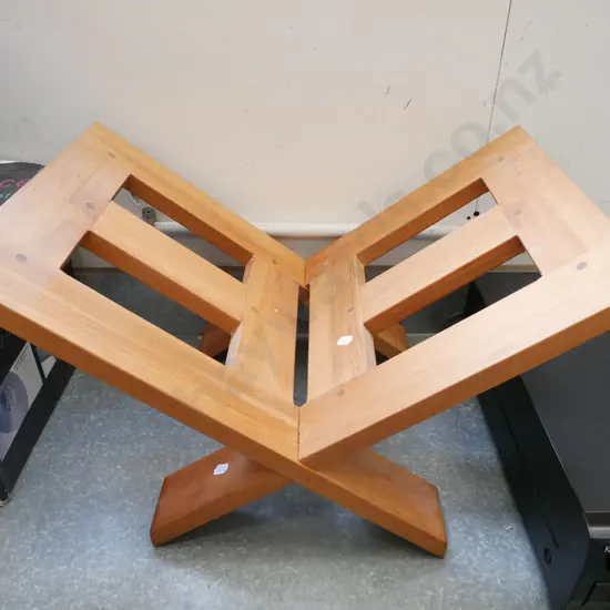 rimu wooden firewood stand