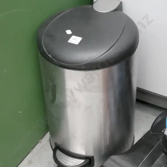 flip top rubbish bin