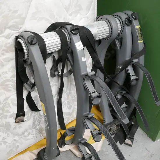 Saris hatchback 3 mounted bike rack