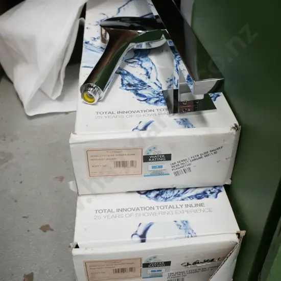 2x boxed Aquabulla shower fittings