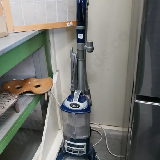Shark upright vacuum cleaner