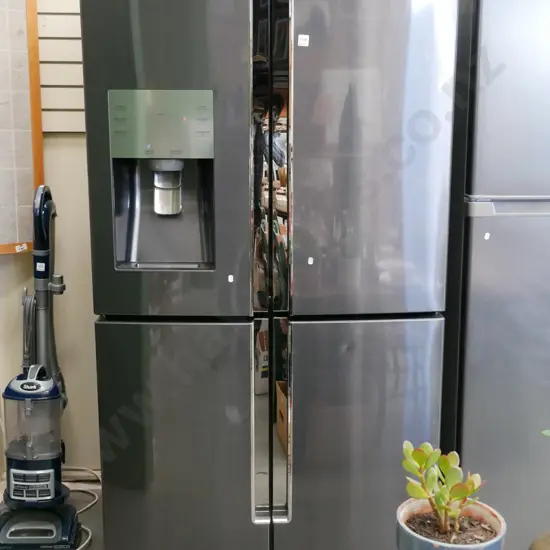 Samsung 4 door fridge/freezer with ice and water dispenser - model SRF717CDBLS