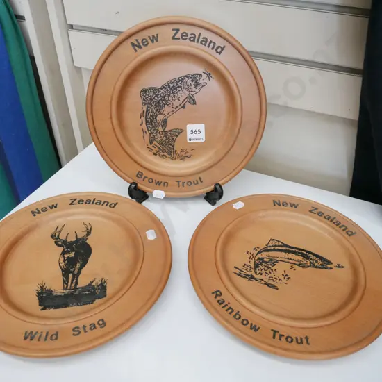 3x kauri plates with NZ animals