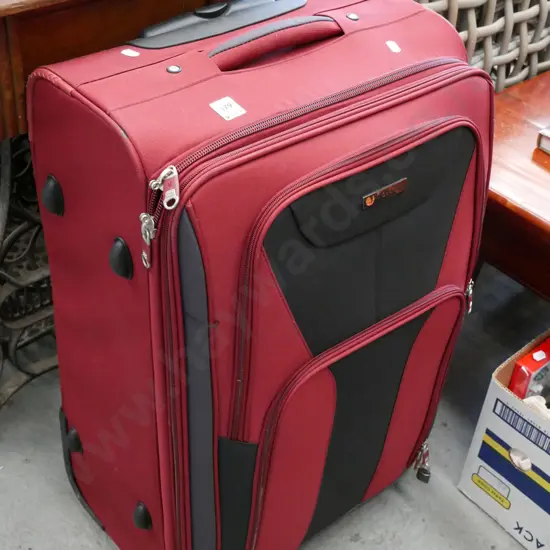 Voyager suitcase