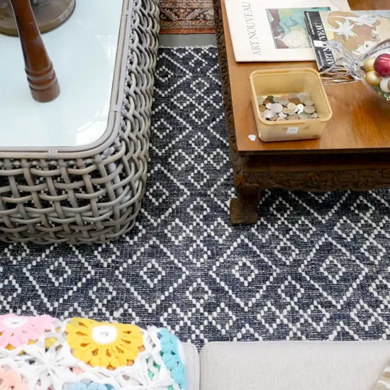 woven blue & white floor mat L-1800 W-1200