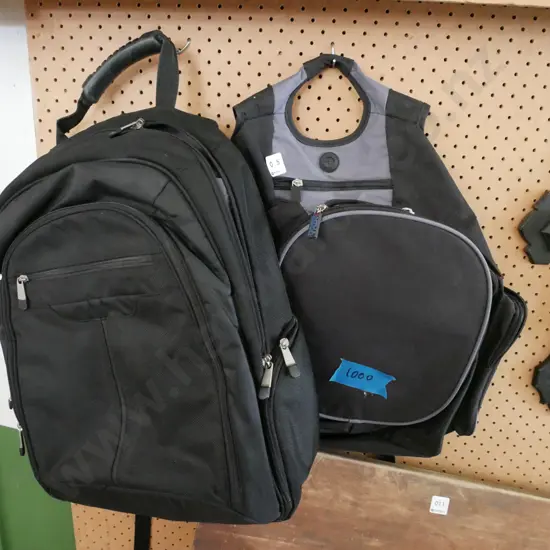 2x backpacks