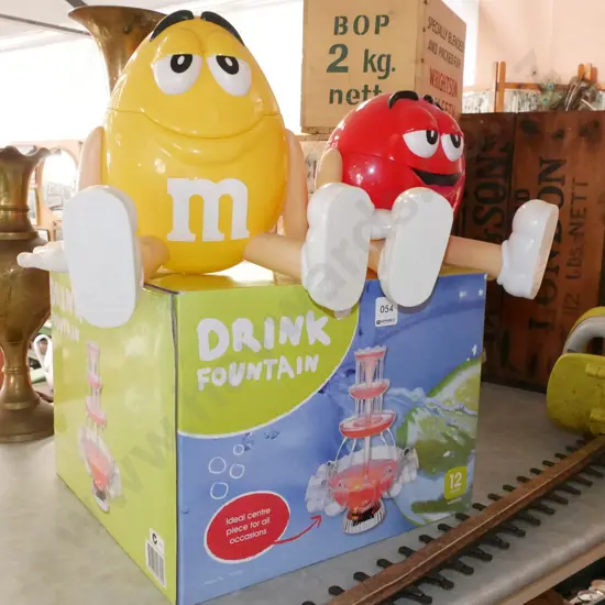 boxed drink fountain, 2x M&M promotional figures