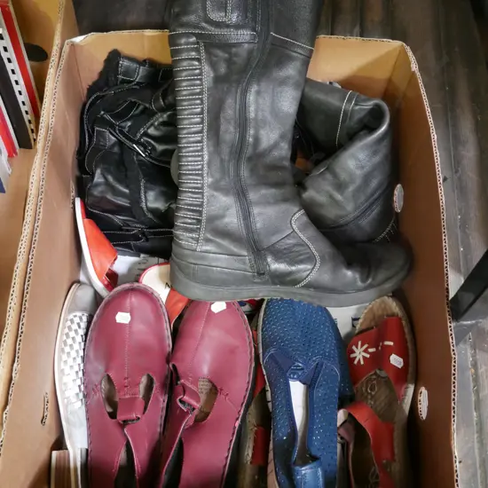 box; ladies boots and shoes - size 8